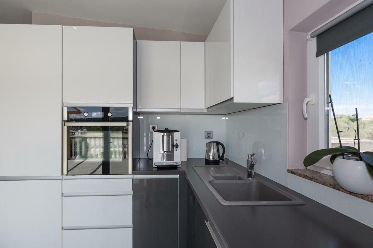 Modern And Spacious Apartment Bibinje Exteriör bild